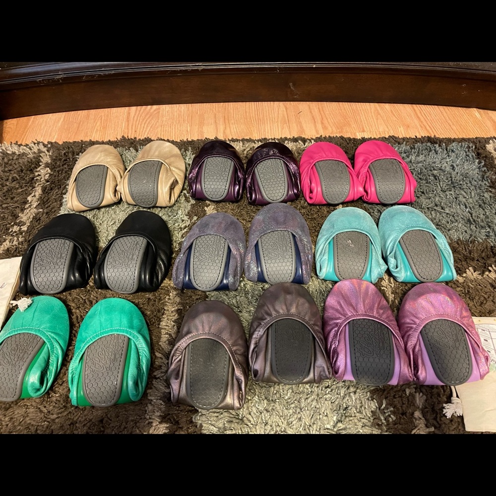 Sold separately or as lot .Storehouse Flats Size 7